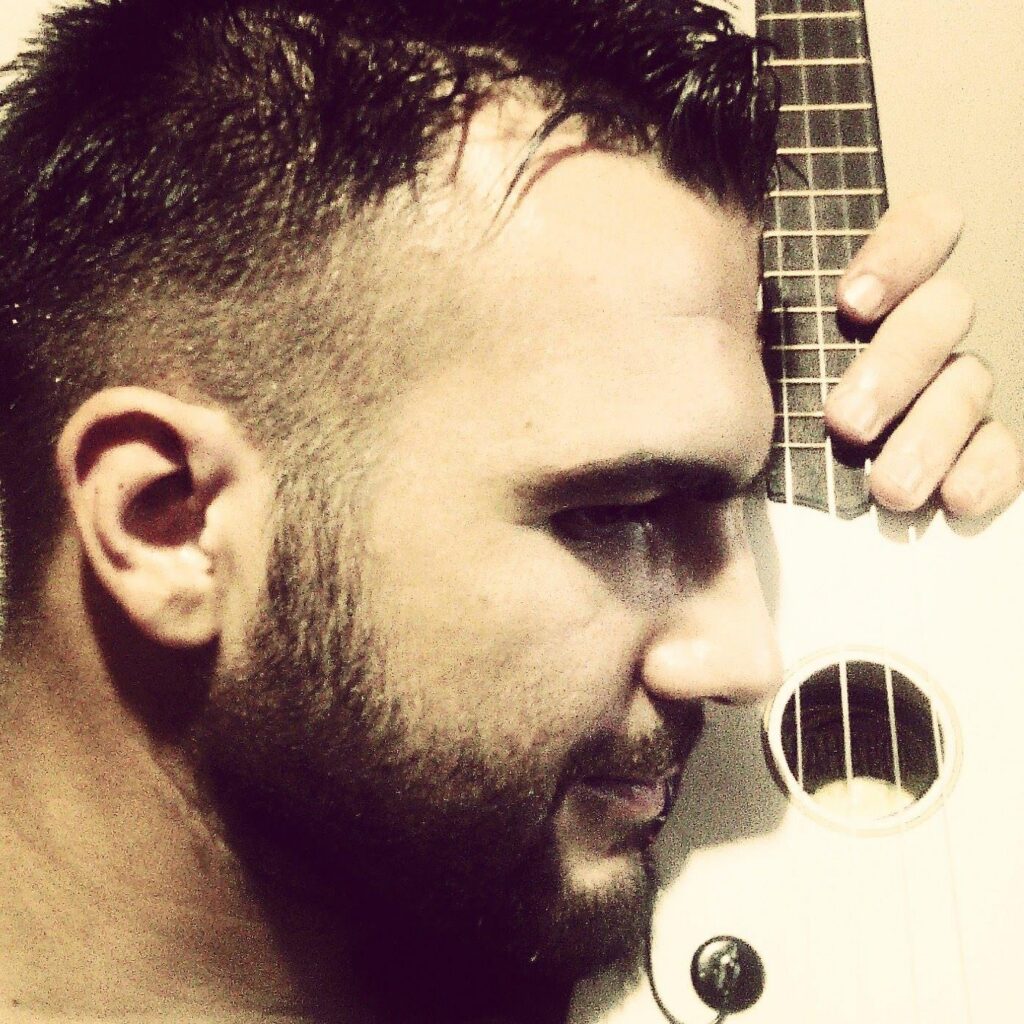 mike-diam-ukulele
